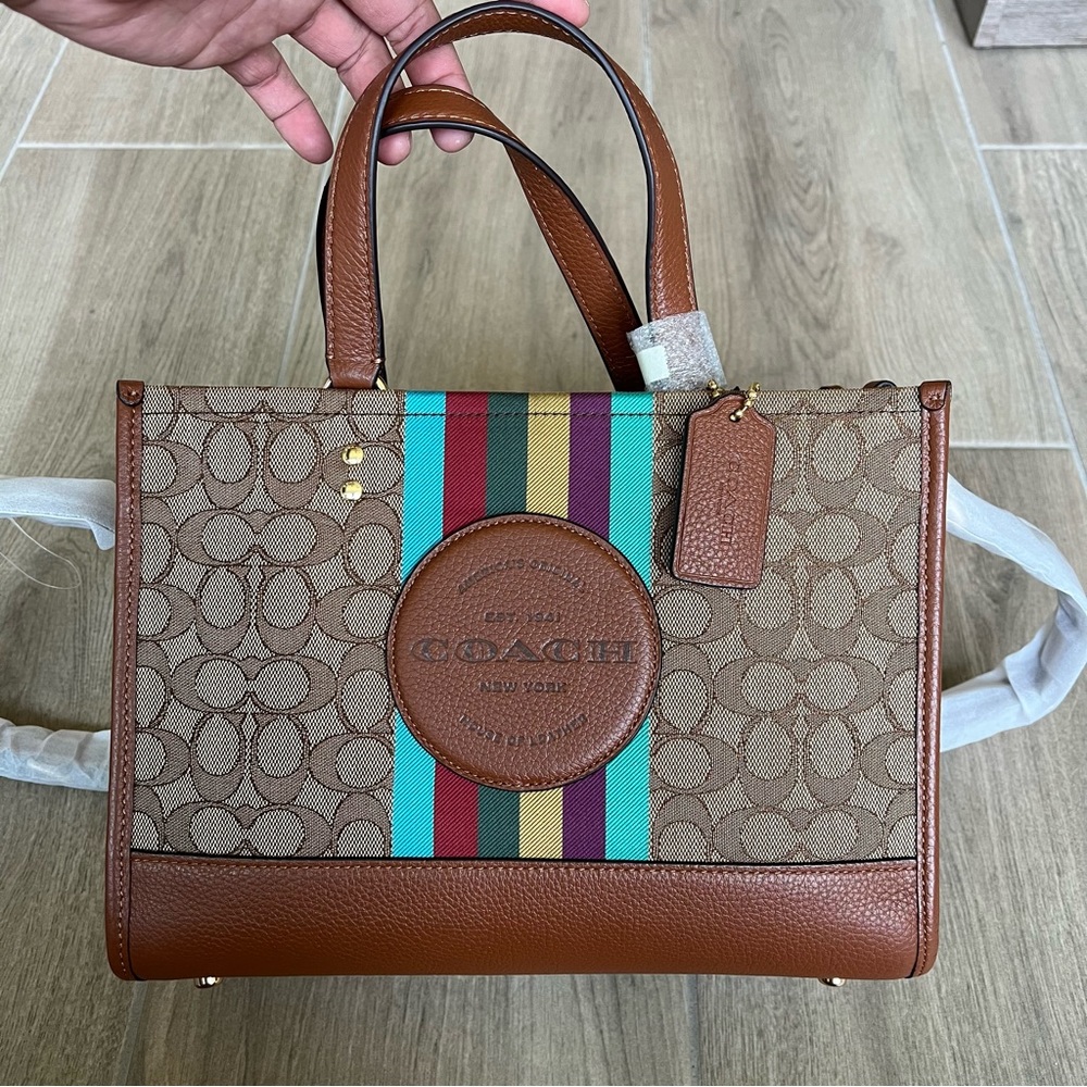 Coach Dempsey Carryall In Signature Jacquard With Stripe And Coach Patch - Picture 7 of 9